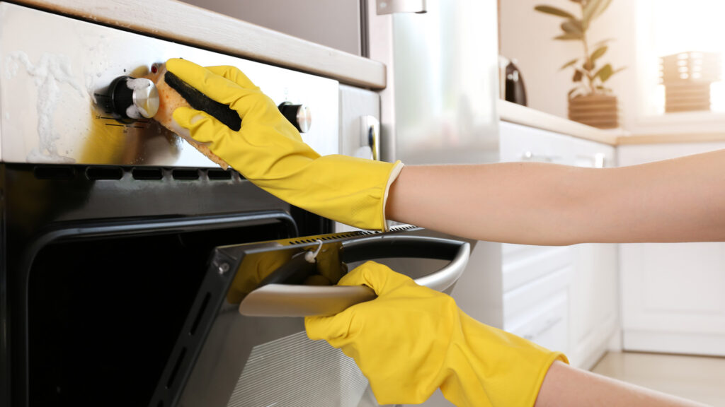 Residential Kitchen Oven Deep Clean